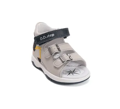 G103-61901A Dove Grey 07 D.D.Step kisfiú bőrszandál, szürke/kék markoló mintás-feliratos, jobb